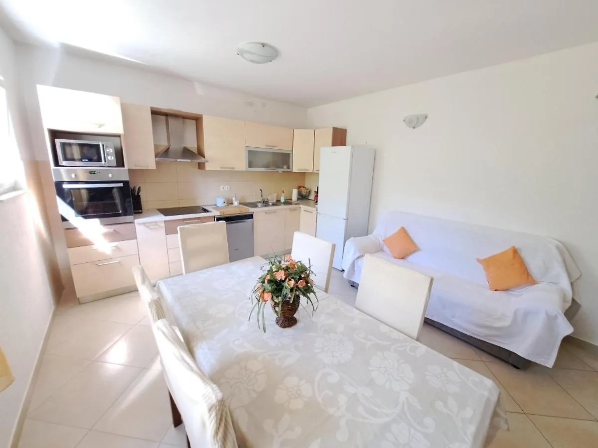 Mlada Apartment & Private Parking Trogir